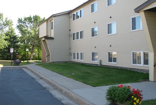 100 N Van Buren Ave, Eveleth, MN à vendre - Photo de l’immeuble – Image 2 sur 13