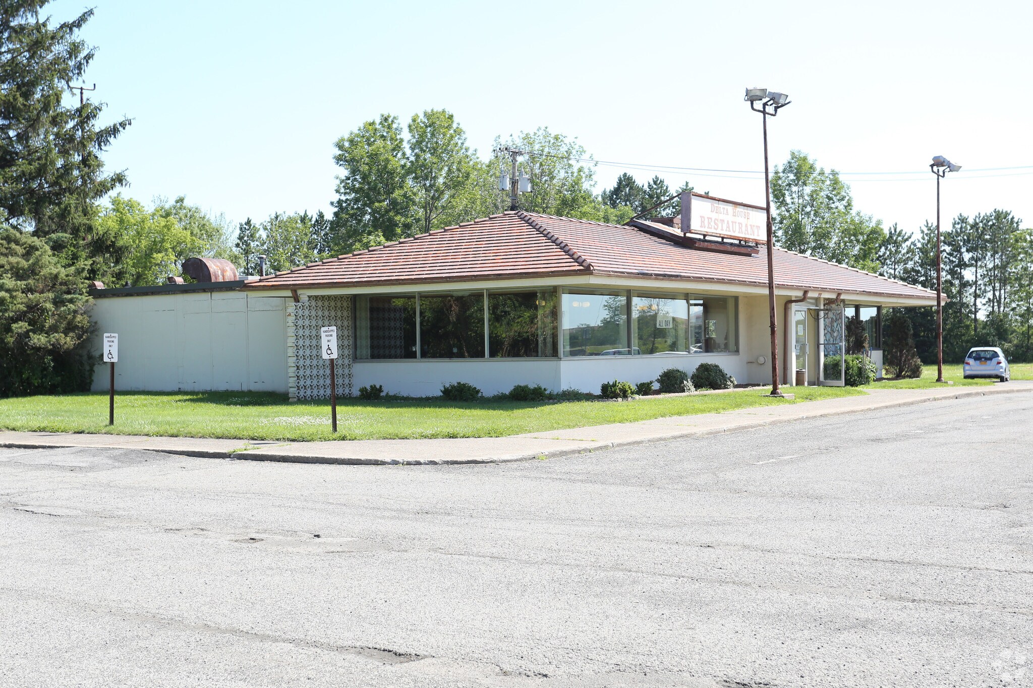 2550 Buffalo Rd, Gates, NY à vendre Photo de l’immeuble– Image 1 sur 7