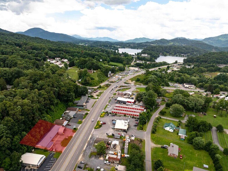 1478 Dellwood Rd, Waynesville, NC à vendre - Photo de l’immeuble – Image 2 sur 26