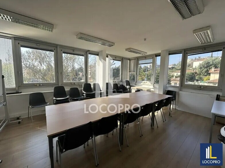 Bureau dans Le Cannet à louer - Photo de l’immeuble – Image 2 sur 8