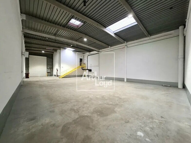 Bureau dans Torcy à louer - Photo de l’immeuble – Image 3 sur 9