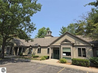 Plus de détails pour 920 S Garfield Ave, Traverse City, MI - Bureau à vendre
