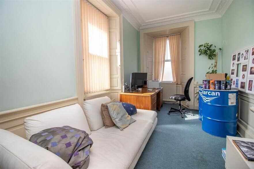 22 Buccleuch St, Hawick à vendre - Photo de l’immeuble – Image 3 sur 25