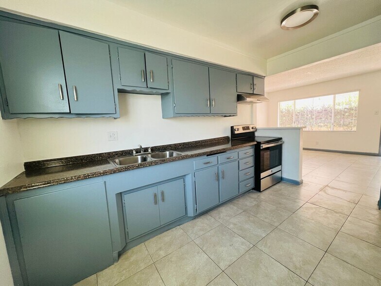 1775 Locust Ave, Long Beach, CA à vendre - Photo de l’immeuble – Image 3 sur 13