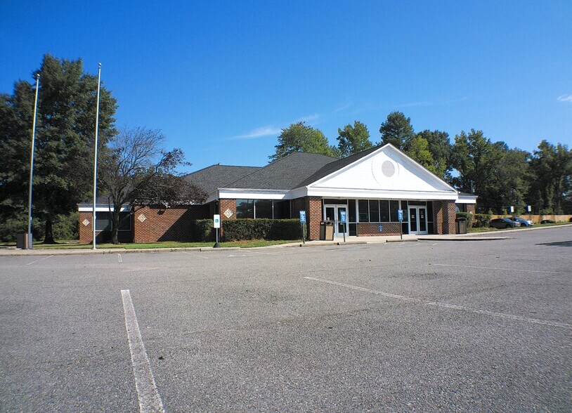 9015 Brook Rd, Glen Allen, VA à louer - Photo de l’immeuble – Image 2 sur 2