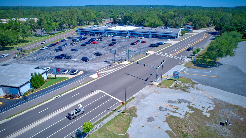 650-698 S Broad St, Brooksville, FL à louer - Photo de l’immeuble – Image 2 sur 15