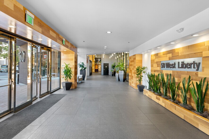 50 W Liberty St, Reno, NV à louer - Photo intérieure – Image 3 sur 13