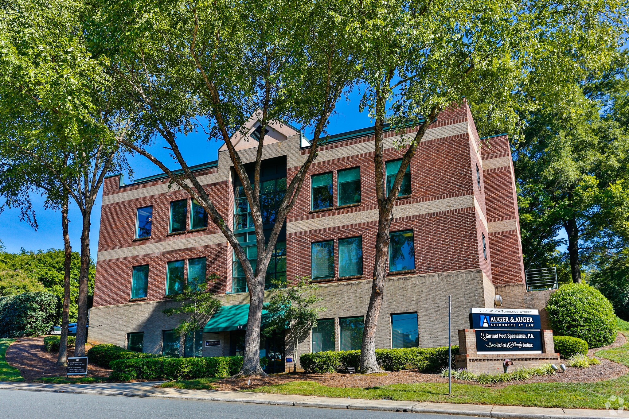 717 S Torrence St, Charlotte, NC à vendre Photo principale– Image 1 sur 5