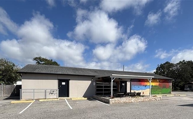 6153 Massachusetts Ave, New Port Richey, FL à vendre Photo de l’immeuble– Image 1 sur 17