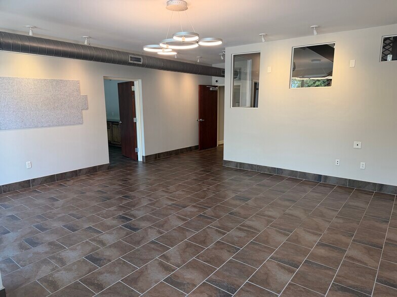 508 E North St, Greenville, SC à louer - Photo de l’immeuble – Image 3 sur 6