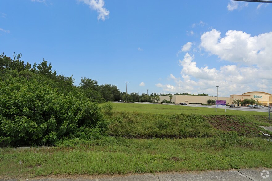7201 State Road 54, New Port Richey, FL à louer - Photo de l’immeuble – Image 1 sur 8