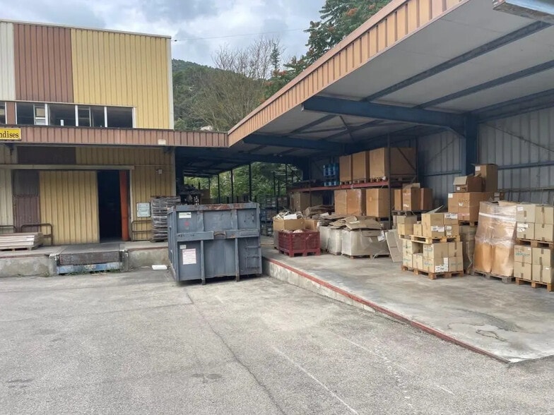 Industriel/Logistique dans Contes à vendre - Photo de l’immeuble – Image 3 sur 25