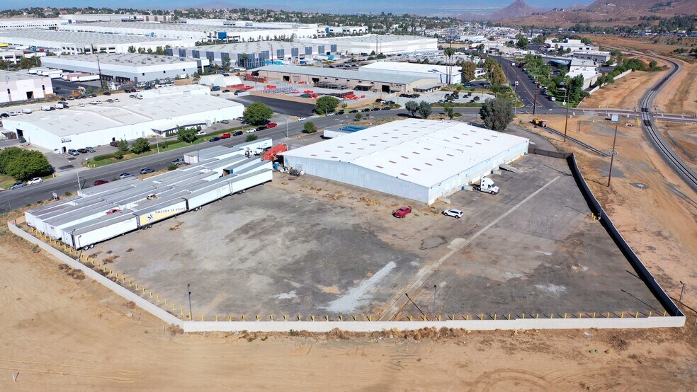 6300 Box Springs Blvd, Riverside, CA à louer - Photo de l’immeuble – Image 2 sur 3