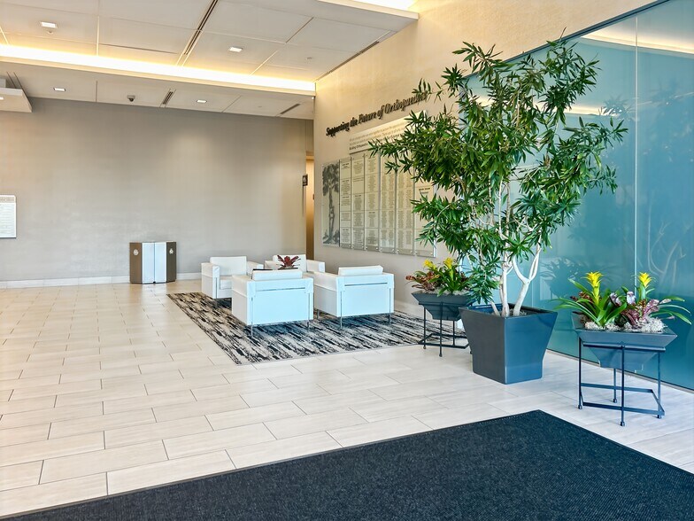 9400 W Higgins Rd, Rosemont, IL à louer - Photo intérieure – Image 3 sur 11