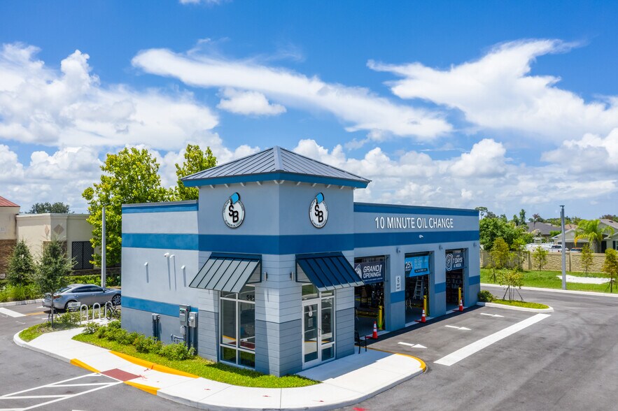 565 NW Prima Vista Blvd, Port Saint Lucie, FL à vendre - Photo de l’immeuble – Image 2 sur 6