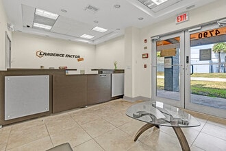 4790 NW 157th St, Miami Gardens, FL à louer Hall d’entrée– Image 2 sur 16