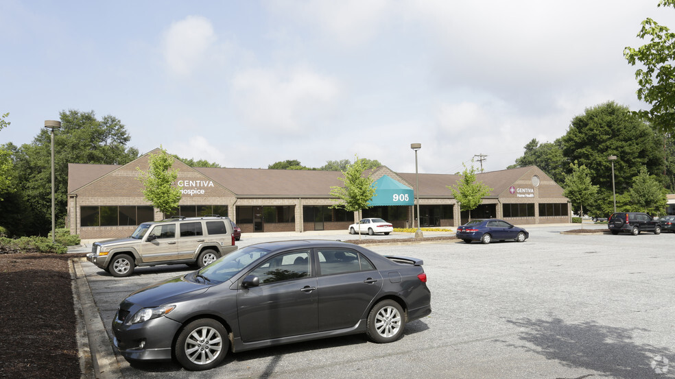 905 E Main St, Spartanburg, SC à louer - Photo de l’immeuble – Image 2 sur 5