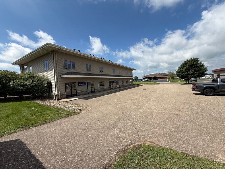 227 Meridian Dr, New Richmond, WI à louer - Photo de l’immeuble – Image 3 sur 6