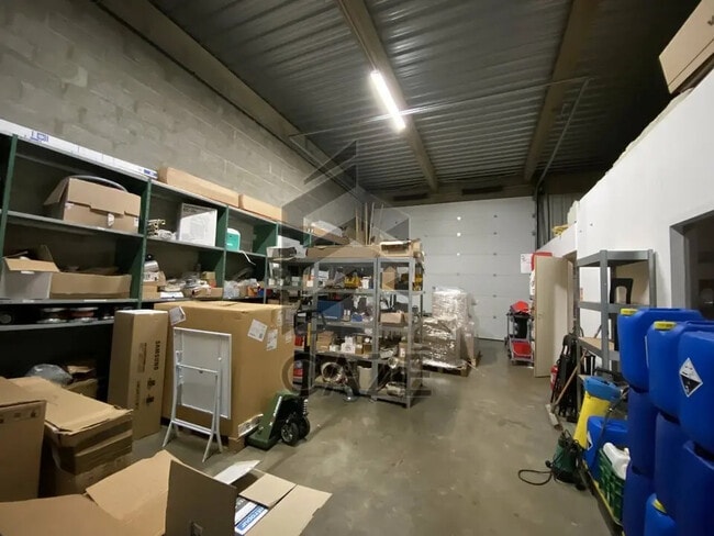 Plus de détails pour Local d’activités à vendre