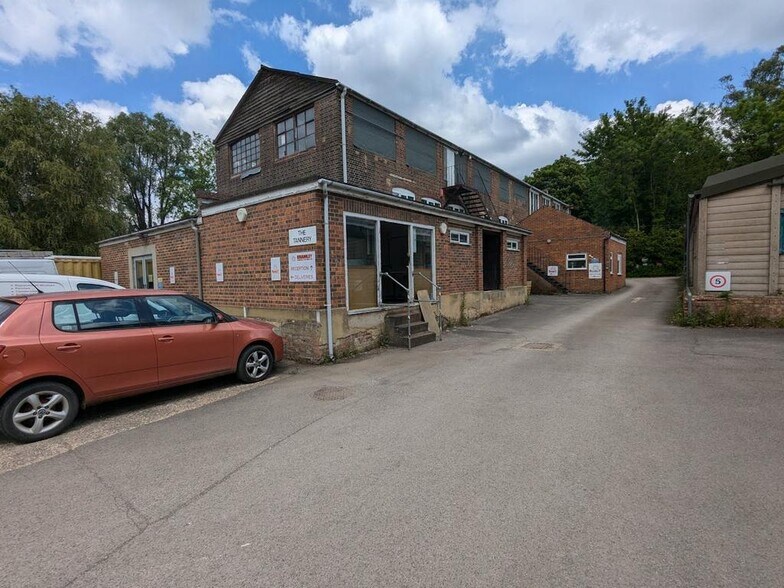 22 Gosden Cmn, Guildford à louer - Photo de l’immeuble – Image 3 sur 14