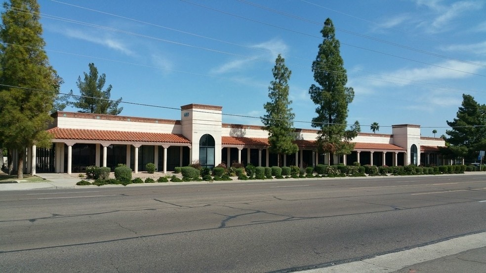 3280 S Country Club Way, Tempe, AZ à louer - Photo de l’immeuble – Image 3 sur 24