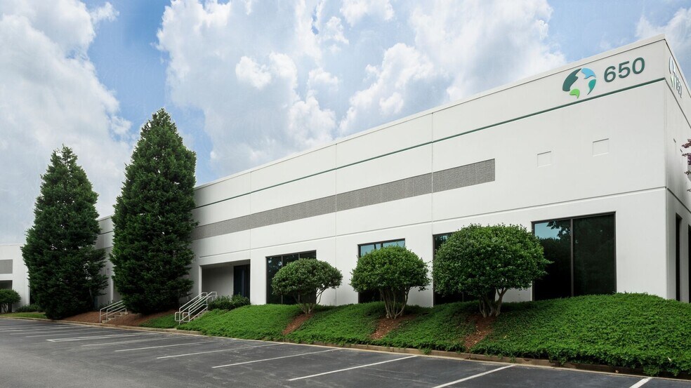 560 Atlanta S Pky, College Park, GA à louer - Photo de l’immeuble – Image 3 sur 19