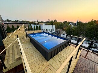 Plus de détails pour 211 Bridge St, Charlevoix, MI - Bureau à vendre