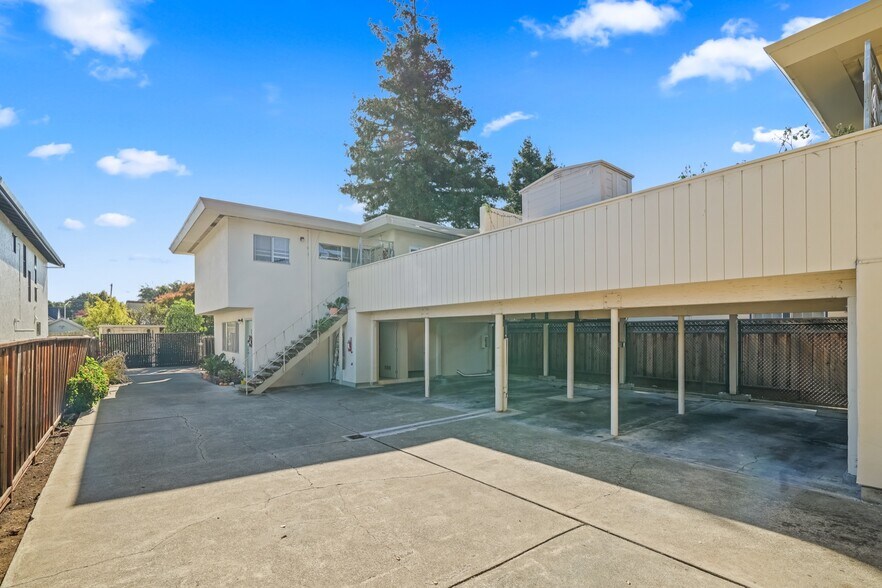 444 Villa Ter, San Mateo, CA à vendre - Photo principale – Image 1 sur 2