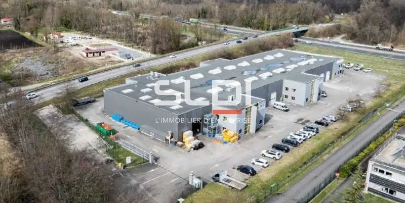 Local d’activités dans La Verpillière à louer - Photo de l’immeuble – Image 2 sur 3