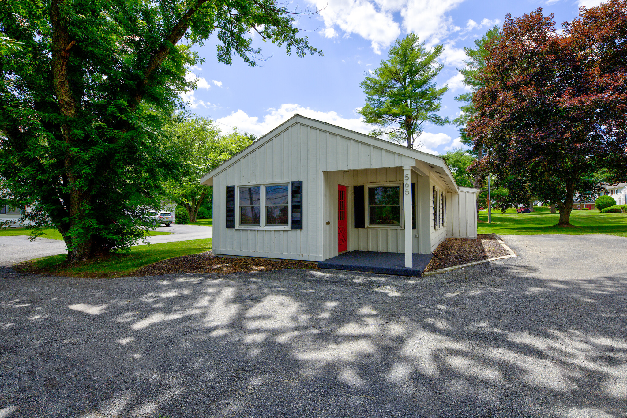565 Bay Rd, Queensbury, NY à louer Photo de l’immeuble– Image 1 sur 13