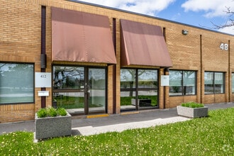 215 Carlingview Dr, Toronto, ON à louer Photo de l’immeuble– Image 1 sur 3