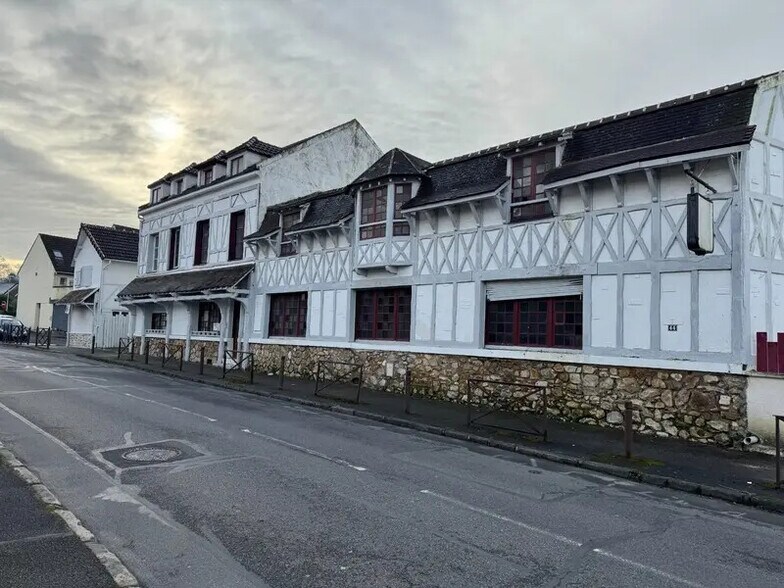 Local commercial dans Émerainville à vendre - Photo de l’immeuble – Image 2 sur 2