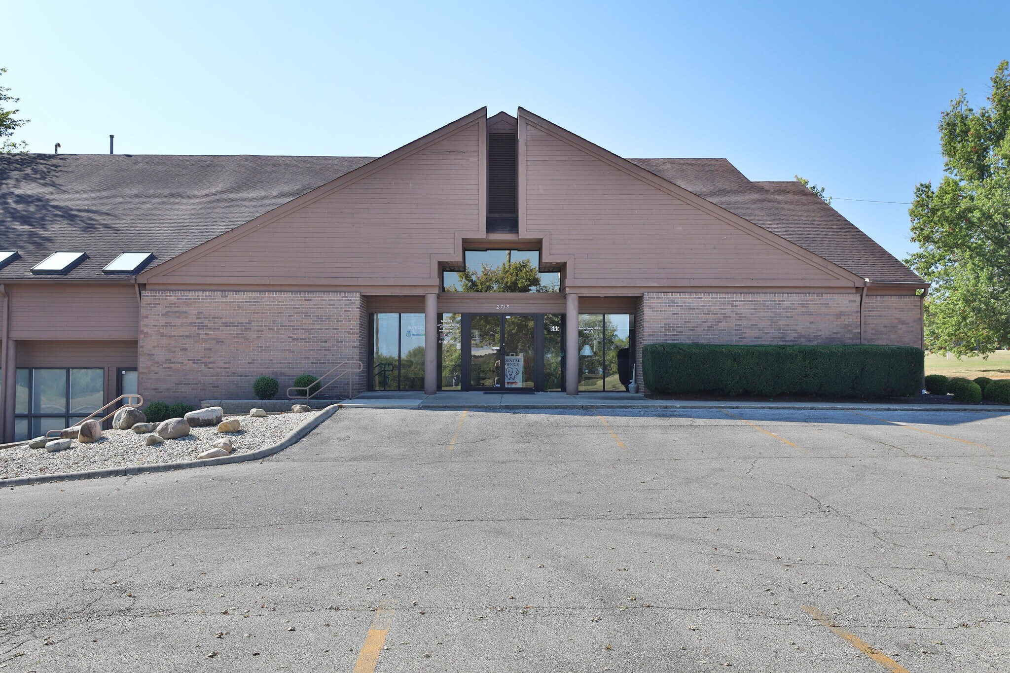 555 W Schrock Rd, Westerville, OH à vendre Photo de l’immeuble– Image 1 sur 39