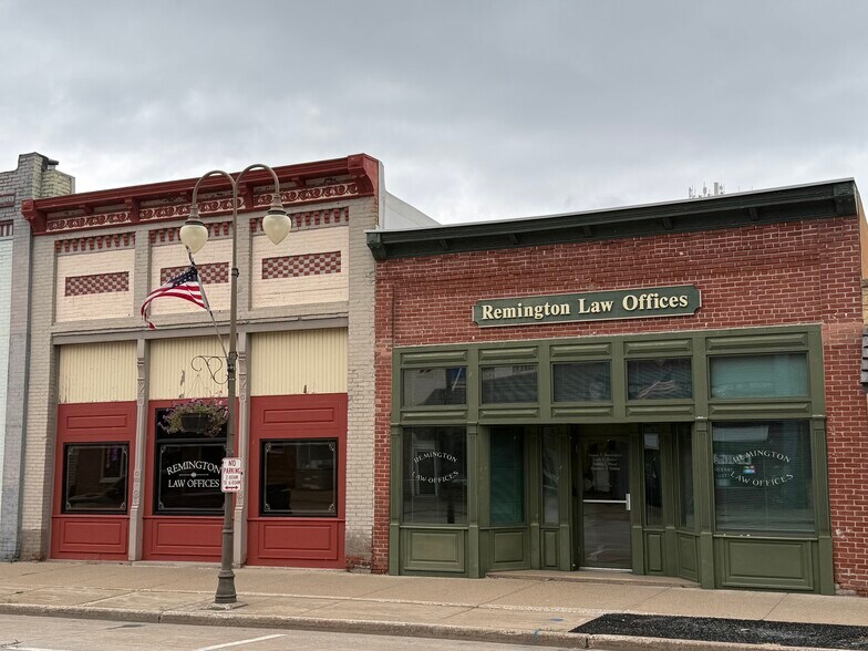 126 S Knowles Ave, New Richmond, WI à louer - Photo de l’immeuble – Image 1 sur 23