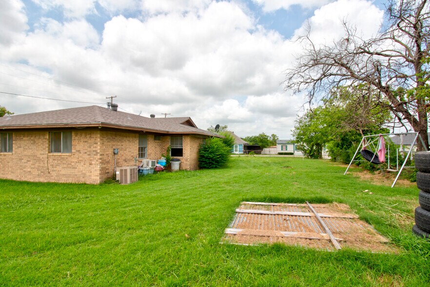 104 Maple st, Gunter, TX à vendre - Photo de l’immeuble – Image 2 sur 19