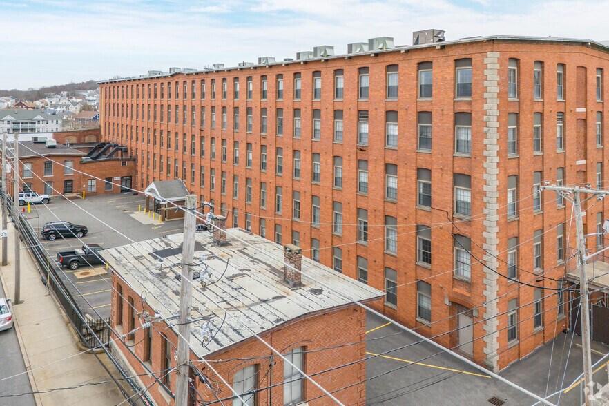 1565-1567 N Main St, Fall River, MA à louer - Photo de l’immeuble – Image 2 sur 5