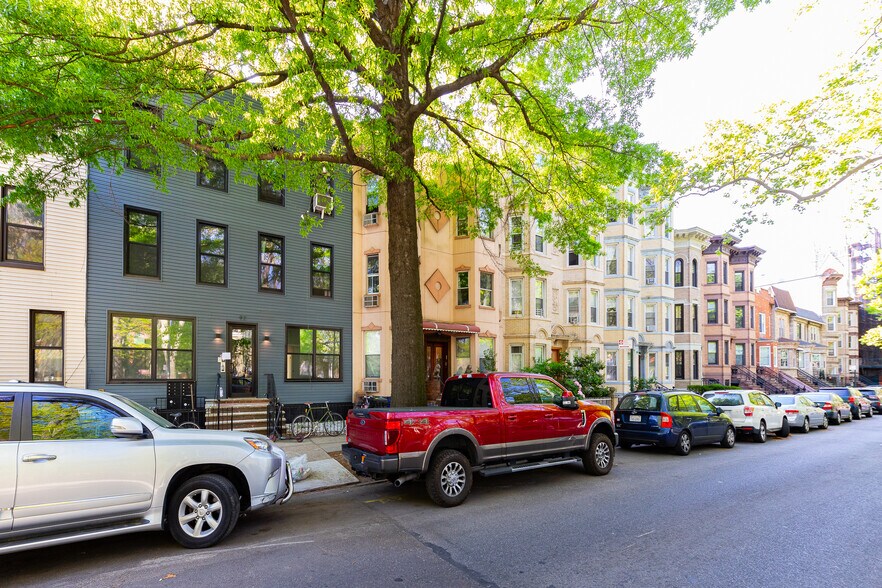 97 Russell St, Brooklyn, NY à vendre - Photo de l’immeuble – Image 3 sur 6