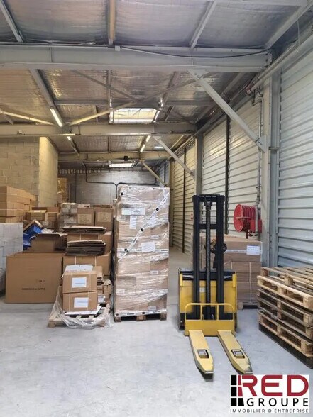 Industriel/Logistique dans Aubagne à louer - Photo de l’immeuble – Image 3 sur 6