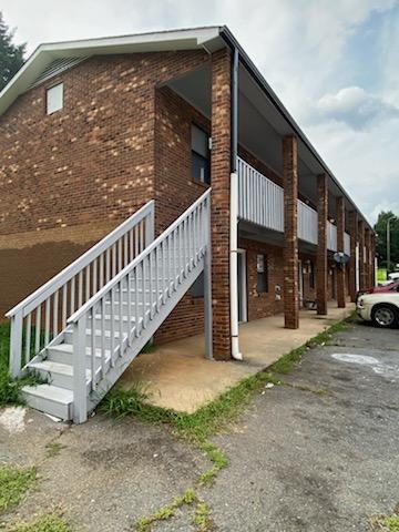 804 Meadow Ridge Ct, Winston-Salem, NC à vendre - Photo de l’immeuble – Image 2 sur 24