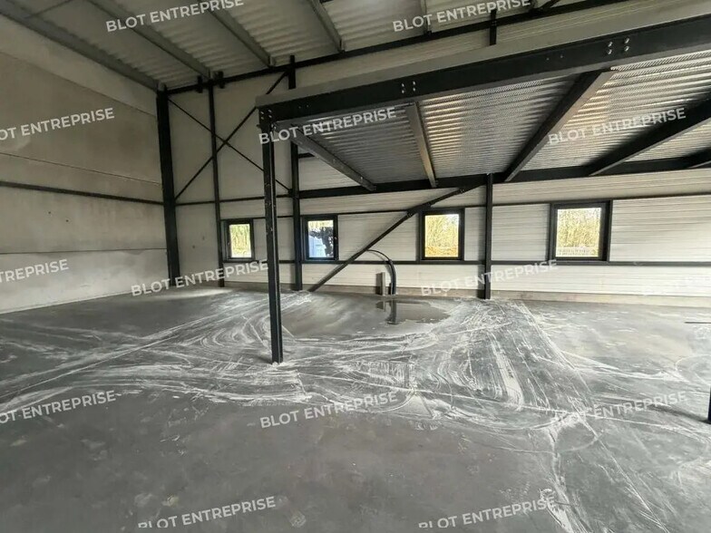 Local d'activités dans La Mézière à vendre - Photo de l’immeuble – Image 3 sur 7