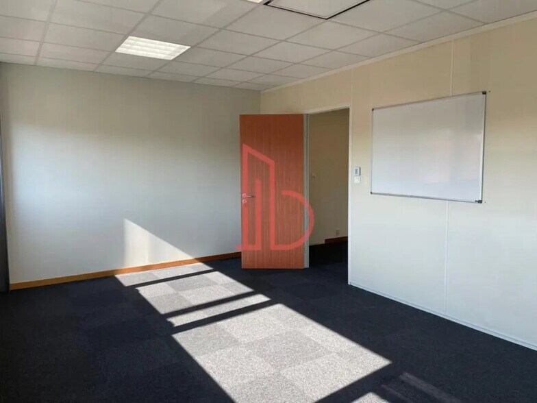 Bureau dans Mérignac à louer - Photo de l’immeuble – Image 2 sur 8