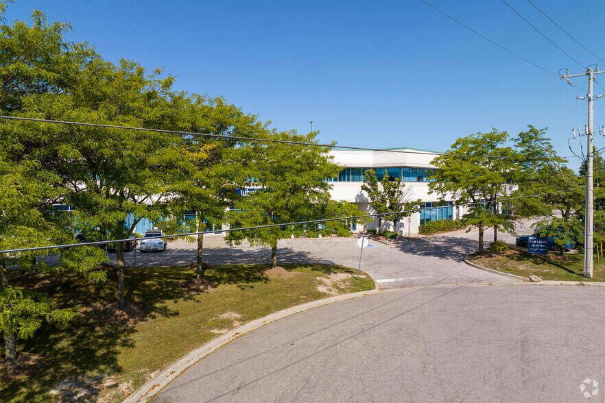 1815 Ironstone Mnr, Pickering, ON à louer - Photo de l’immeuble – Image 3 sur 5