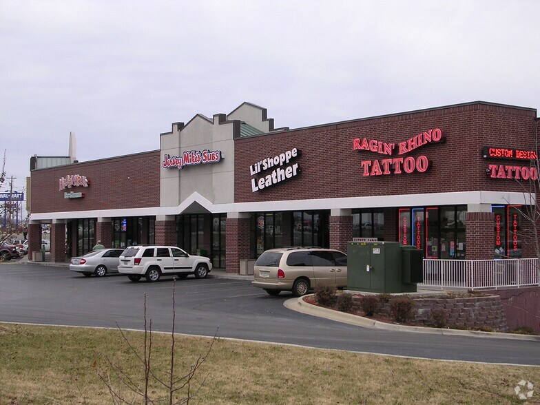 2005 W 76 Country Blvd, Branson, MO à louer - Photo de l’immeuble – Image 2 sur 11