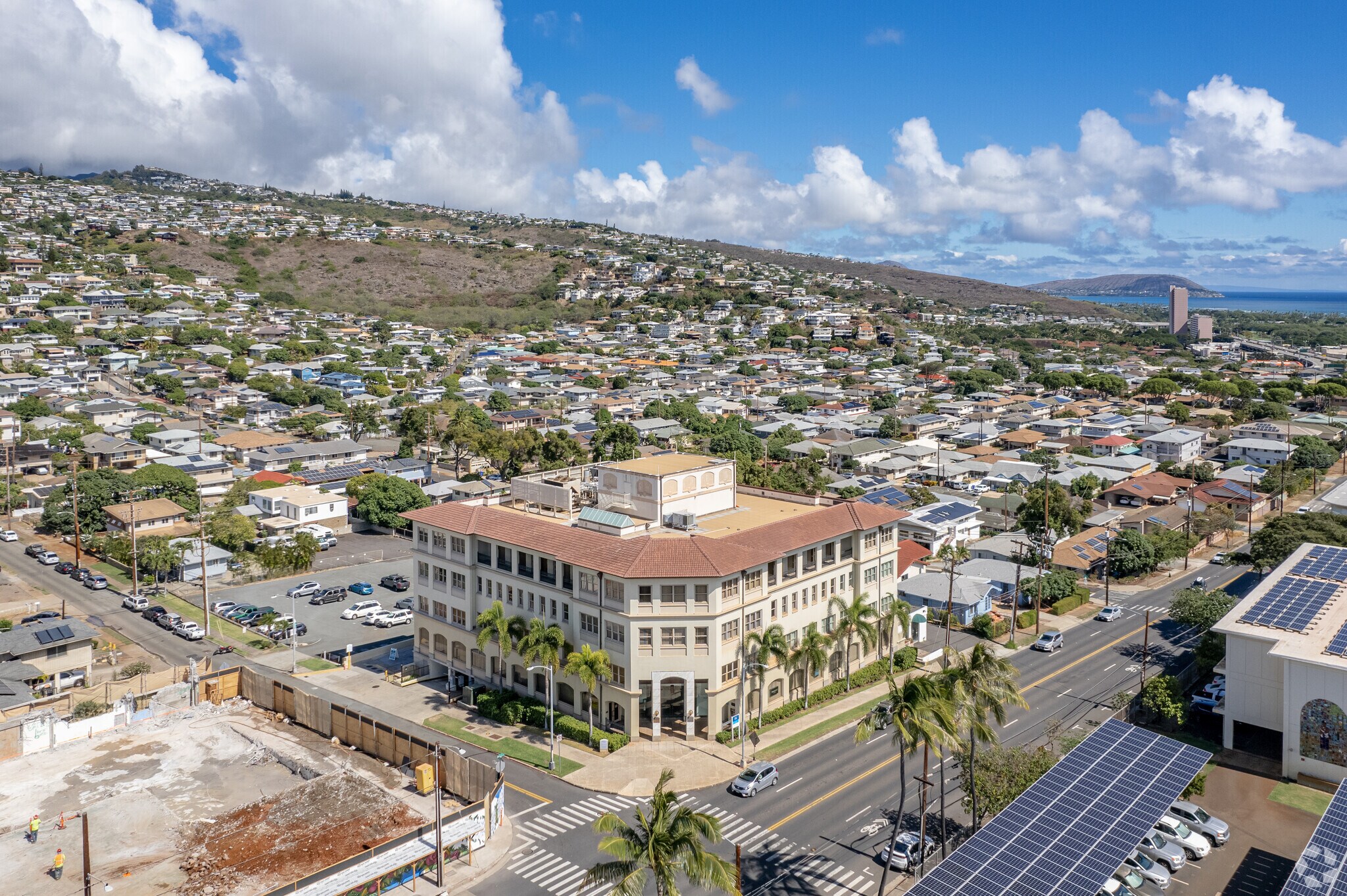 3660 Waialae Ave, Honolulu, HI à louer Photo principale– Image 1 sur 2
