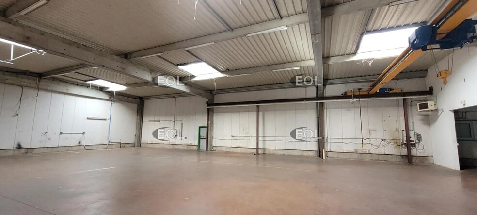 Local d’activités dans Beynost à louer - Photo de l’immeuble – Image 1 sur 9