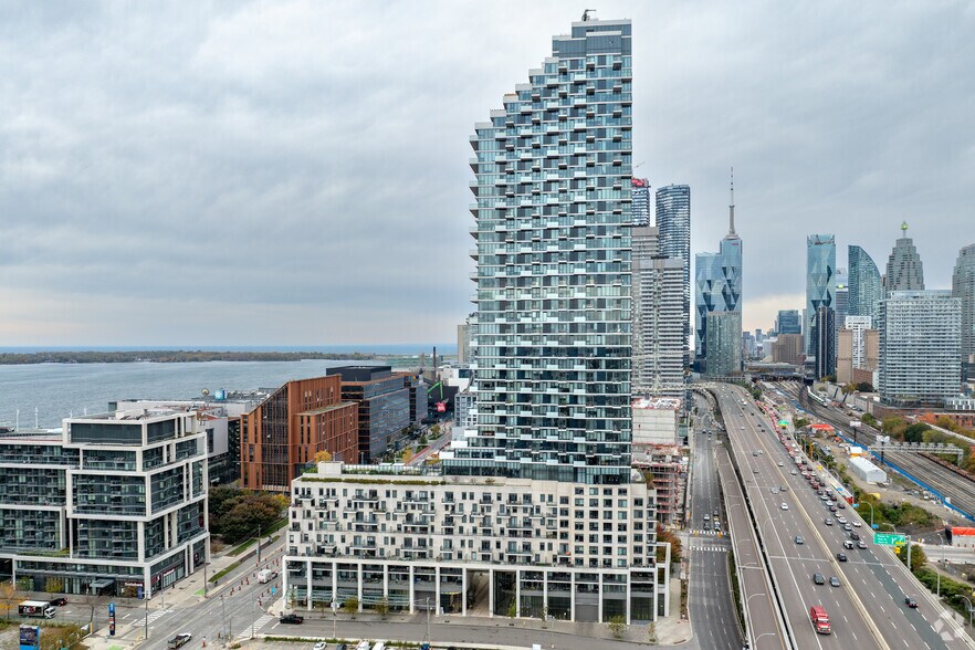 190 Queens Quay E, Toronto, ON à louer - Photo de l’immeuble – Image 2 sur 3