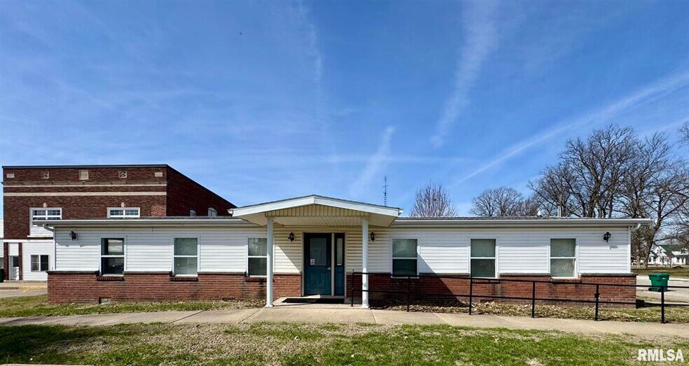 130 N Broadway St, Table Grove, IL à vendre - Photo principale – Image 1 sur 13