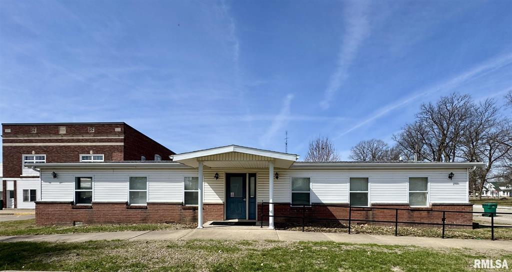 130 N Broadway St, Table Grove, IL à vendre Photo principale– Image 1 sur 14