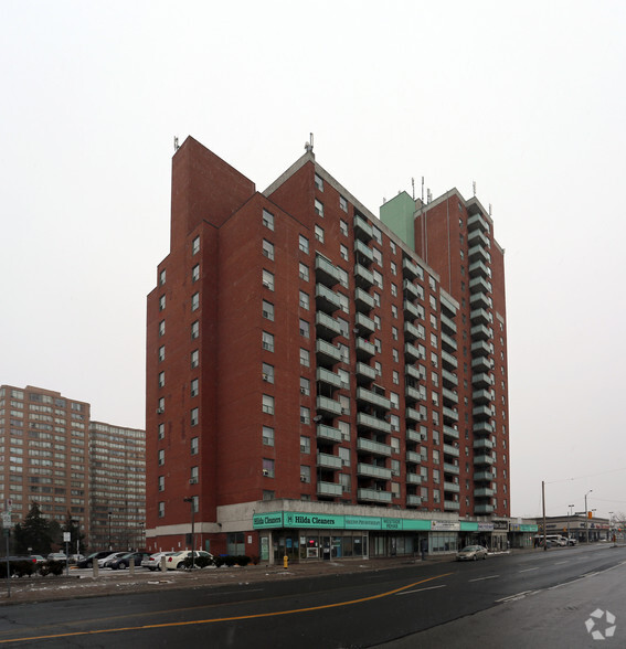 2468 W Eglinton Ave, Toronto, ON à louer - Photo principale – Image 1 sur 13