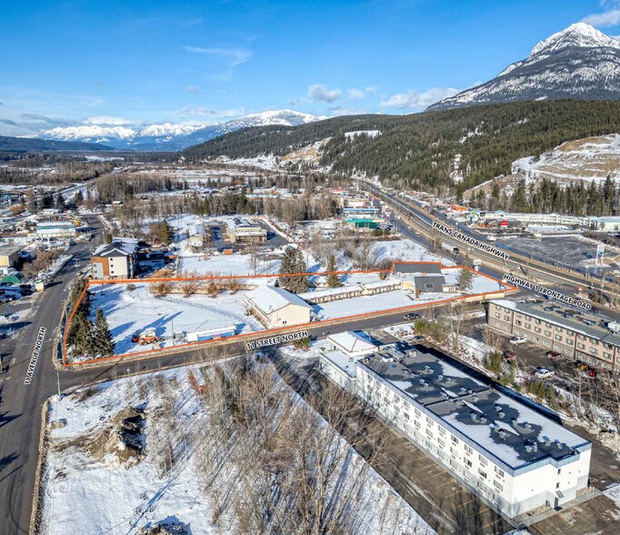 1105 Trans Canada Hwy W, Golden, BC à vendre - Photo de l’immeuble – Image 2 sur 5